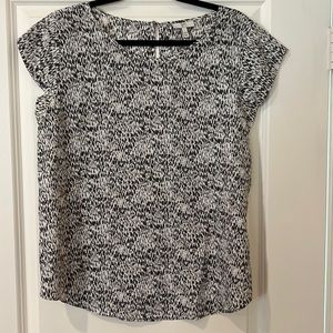 Joie, grey&white pattern silk blouse. Size L